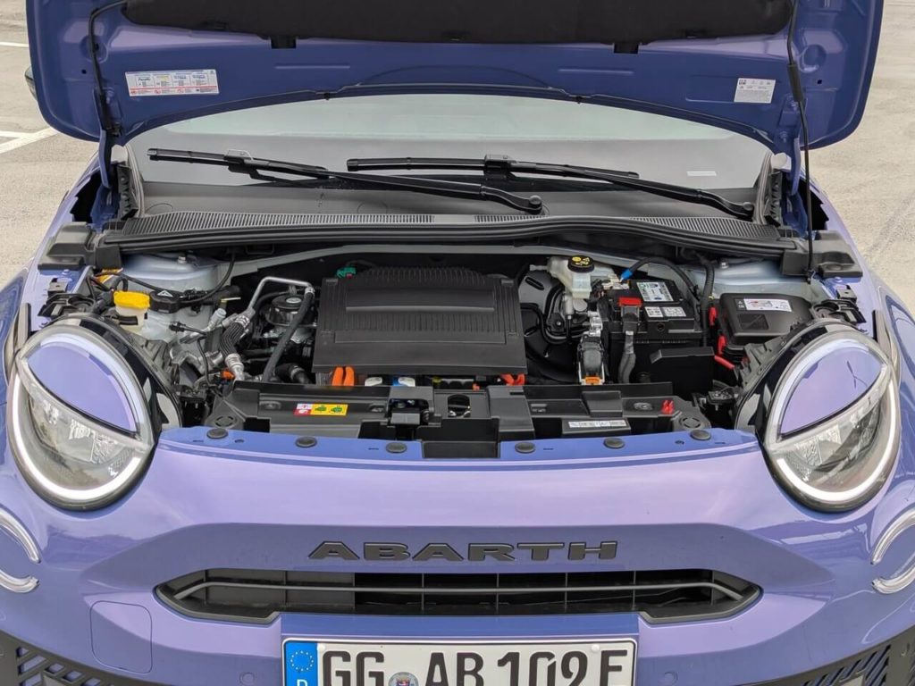 Technische Details zum Abarth 600e Scorpionissima mit 207 kW (280 PS) starkem Permanentmagnet Elektromotor mit Frontantrieb.