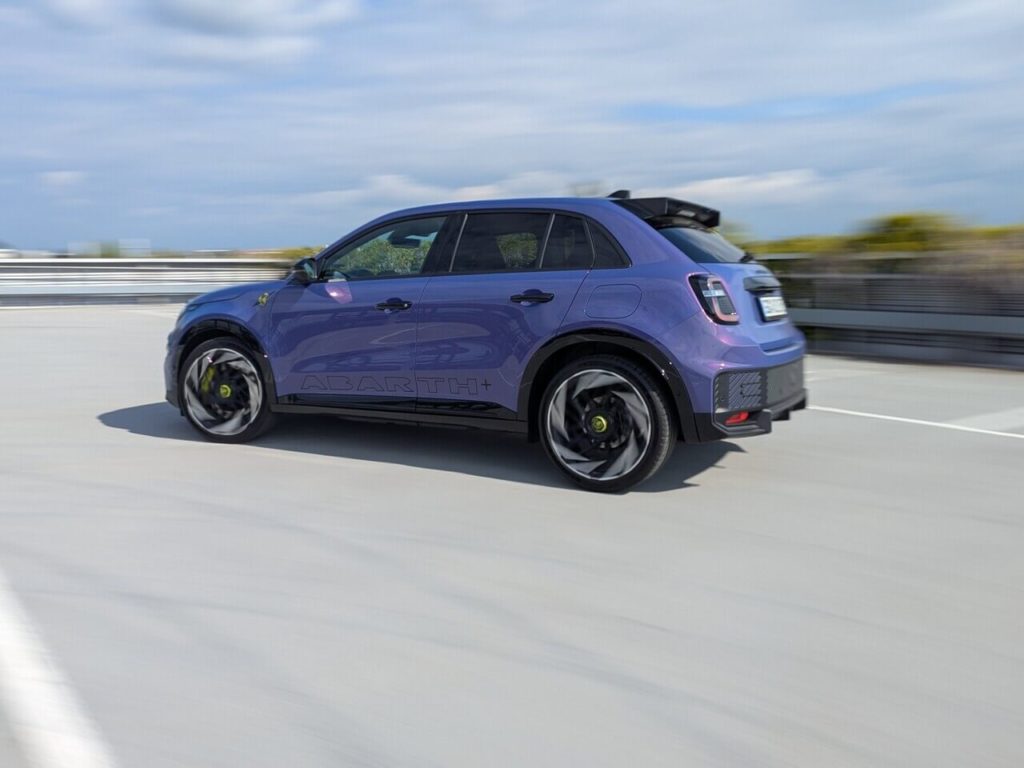 Mechanisches Torsen-Sperrdifferential für agileres Einlenkverhalten beim drehmomentstarken Frontantrieb des Abarth 600e Scorpionissima.