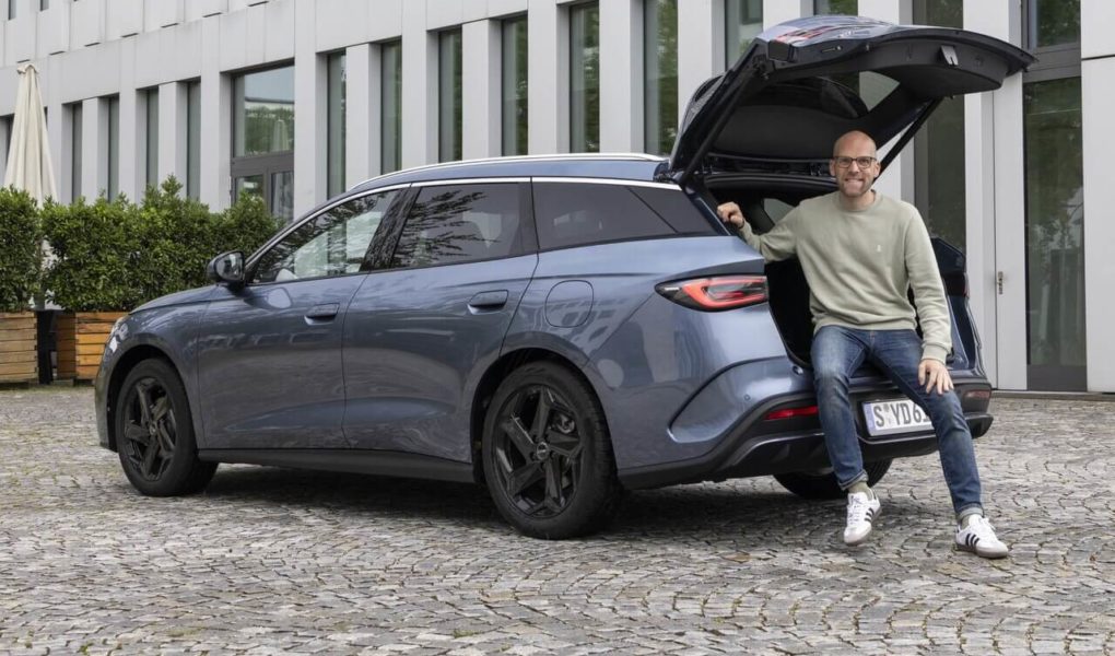 Kombi (C-Segment) mit Plug-in-Hybrid Antrieb: Der neue BYD Seal 6 DM-i Touring als Alternative zum VW Passat. Familienauto und Firmenwagen im Test.