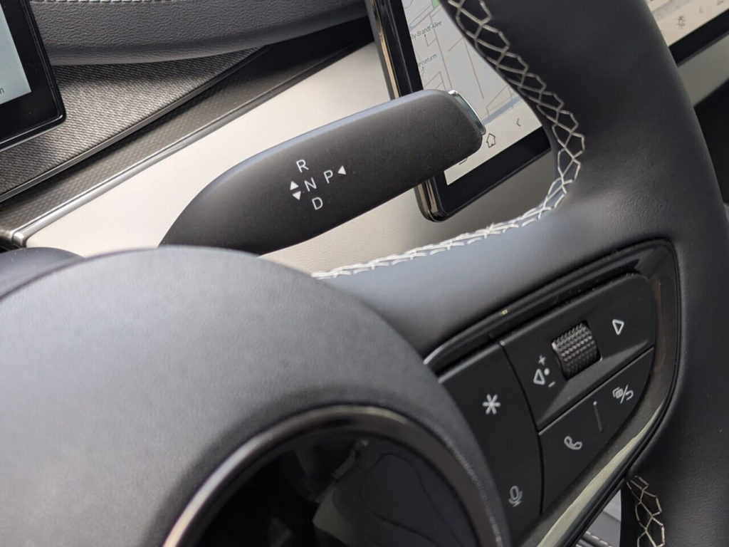 Fahrhebelschalter am Lenkstockhebel - griffgünstig platziert und somit mehr Platz in der Mittelkonsole
