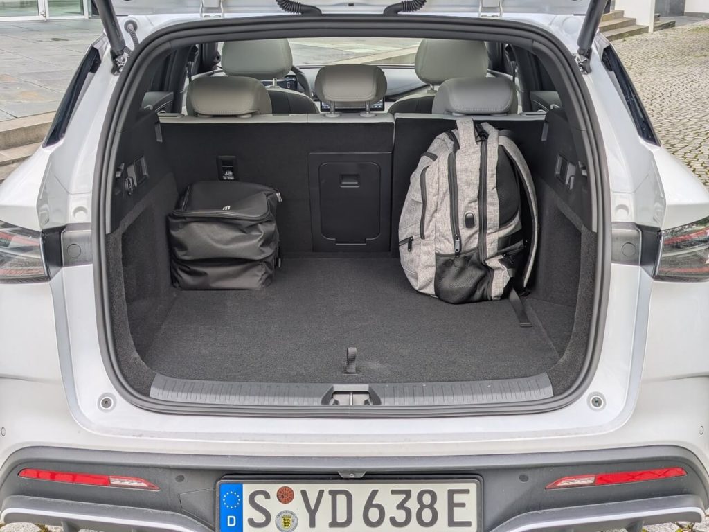 BYD Kombi mit geräumigen Kofferraum