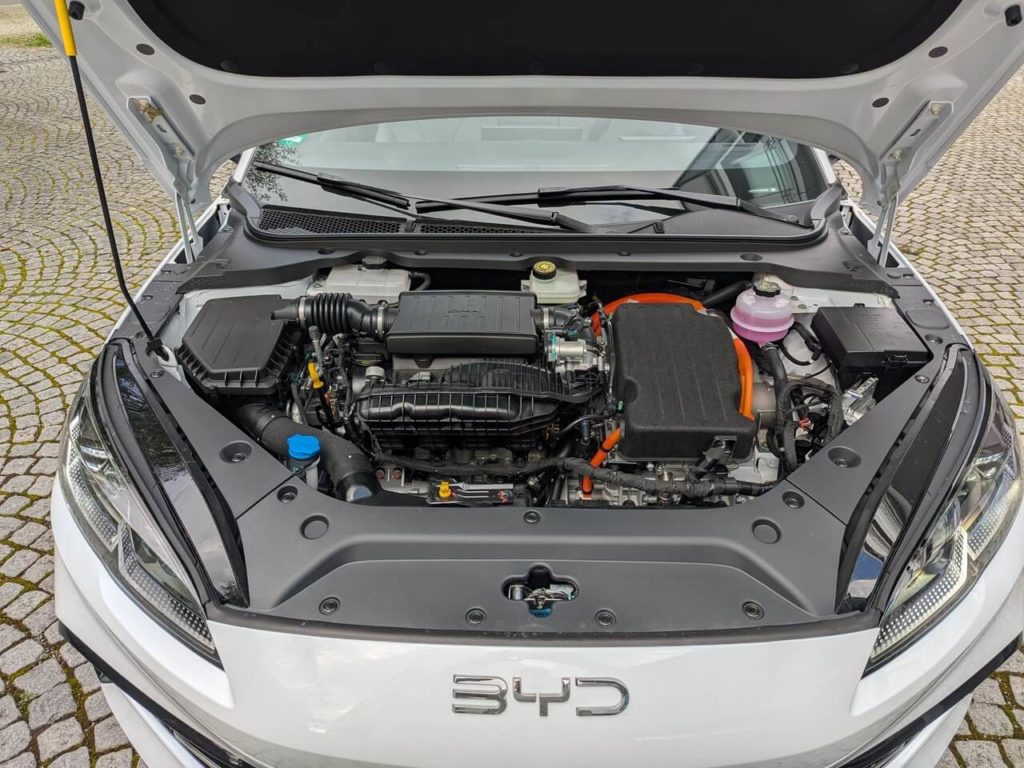 Motorraum: 1,5 Liter Benziner und Elektromotor des PHEV-Antriebs