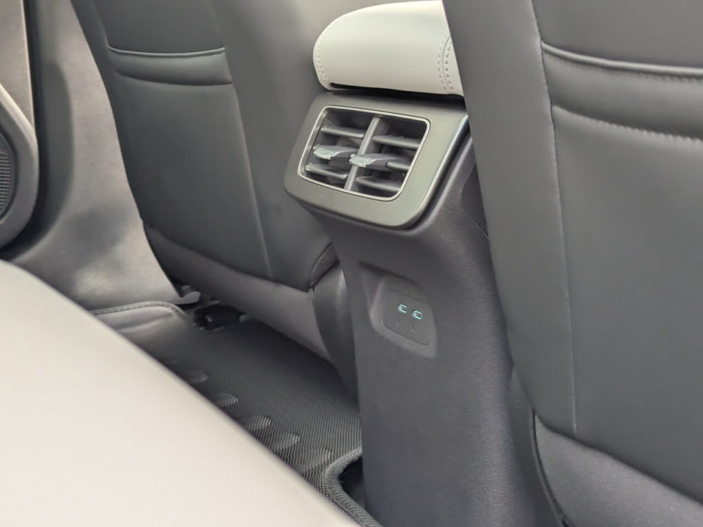 Luftausströmer und 2 USB-C-Anschlüsse im Fond des BYD Seal 6.