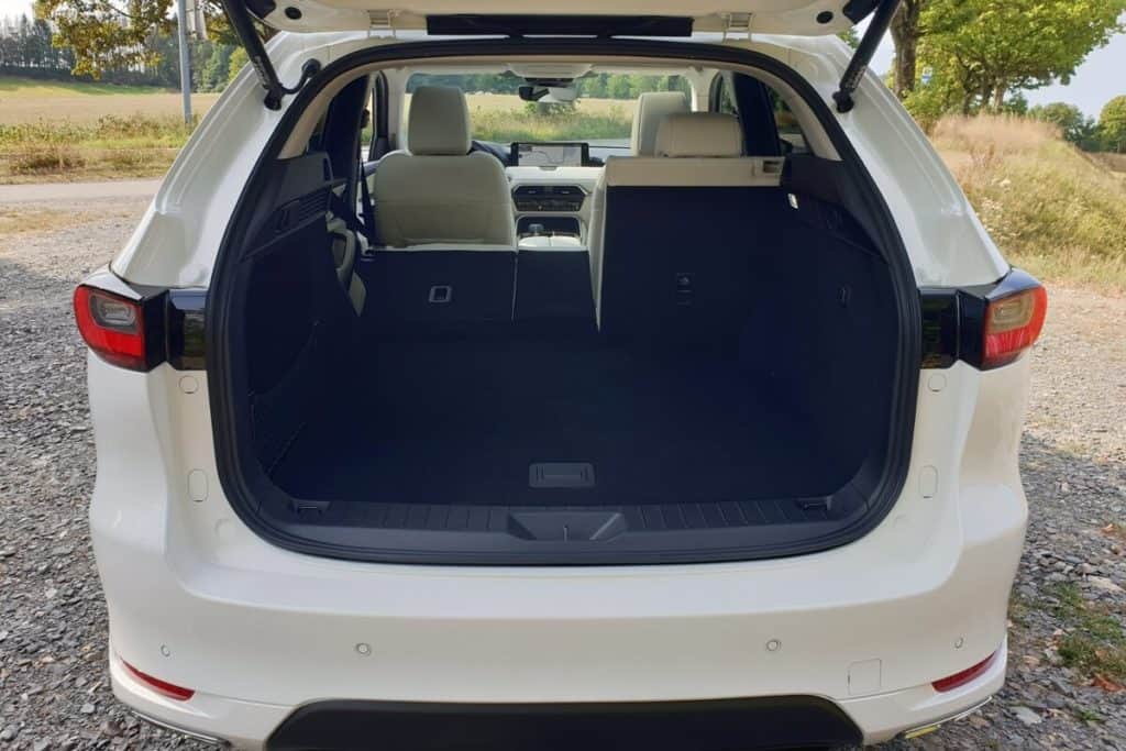 Kofferraum mit geteilt umlegbarer Rücksitzbank
