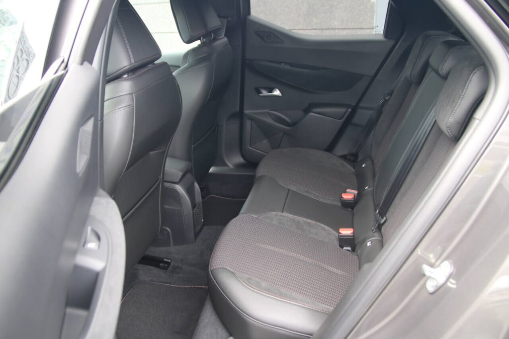 Rücksitzbank im DS 3 Crossback (sportliche Teilledersitze)