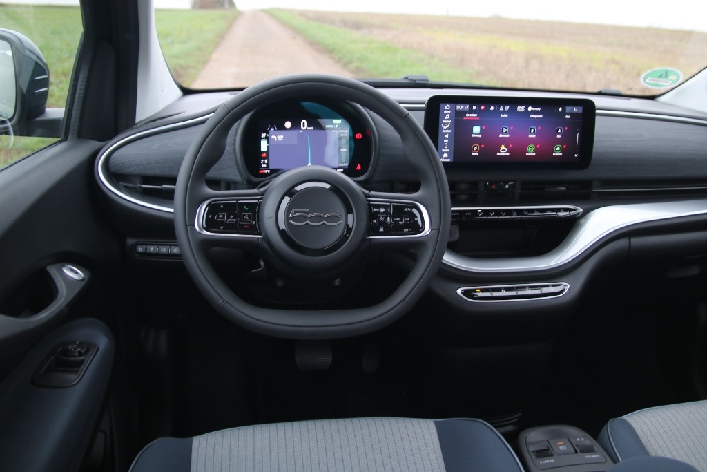 Fiat 500 Icon, Armaturenbrett, Holzoptik, Digital-Cockpit, Digitaltacho