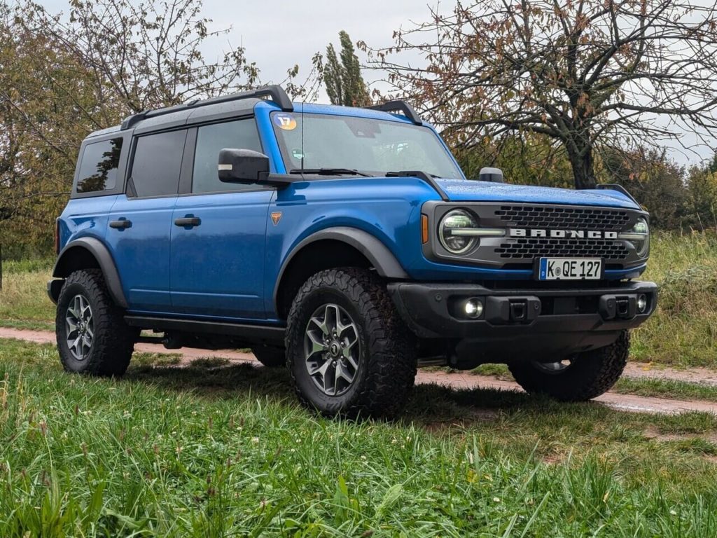 Ford Bronco Badlands (2025) im Test: Fahrbericht zum Geländewagen mit Hardtop und abnehmbaren Türen.