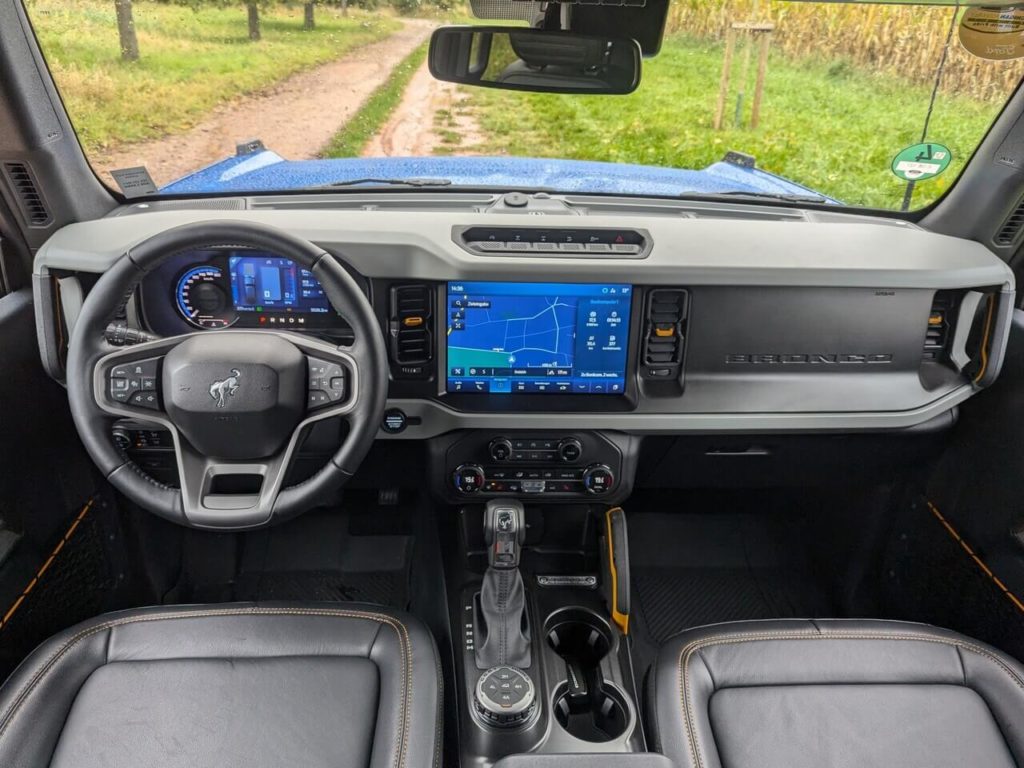 Armaturenbrett mit integriertem Touchscreen (12") im Ford Bronco Badlands