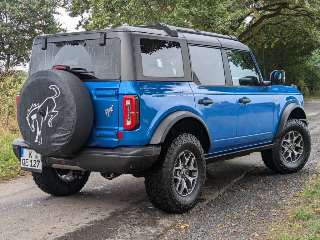 Fahrbericht zum Ford Bronco Badlands 2025. Geländewagen mit V6-Motor mit 246 kW (335 PS) und Allradantrieb.
