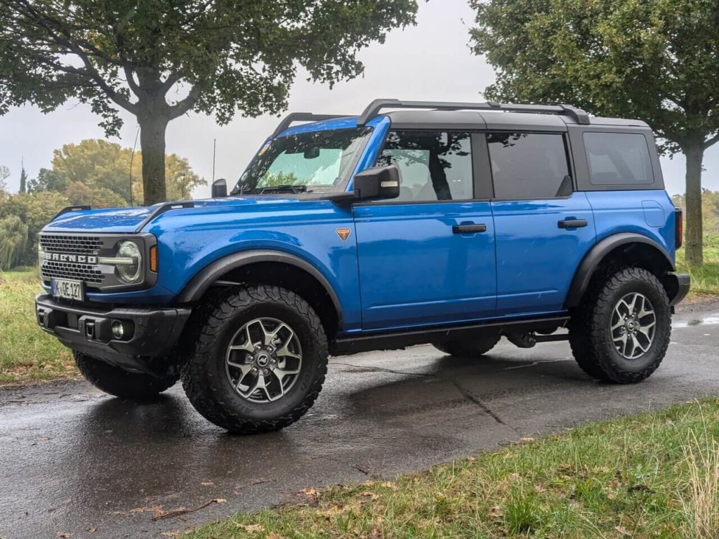 Geländewagen mit großen Offroad-Ambitionen: FORD BRONCO BADLANDS (2025) im Test.