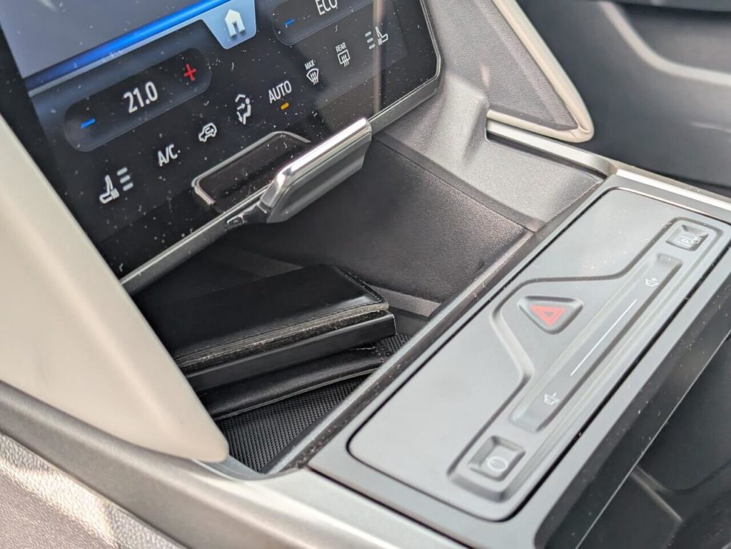 My Private Locker - Staufach hinter beweglichem Touchscreen zum verstecken von Wertsachen