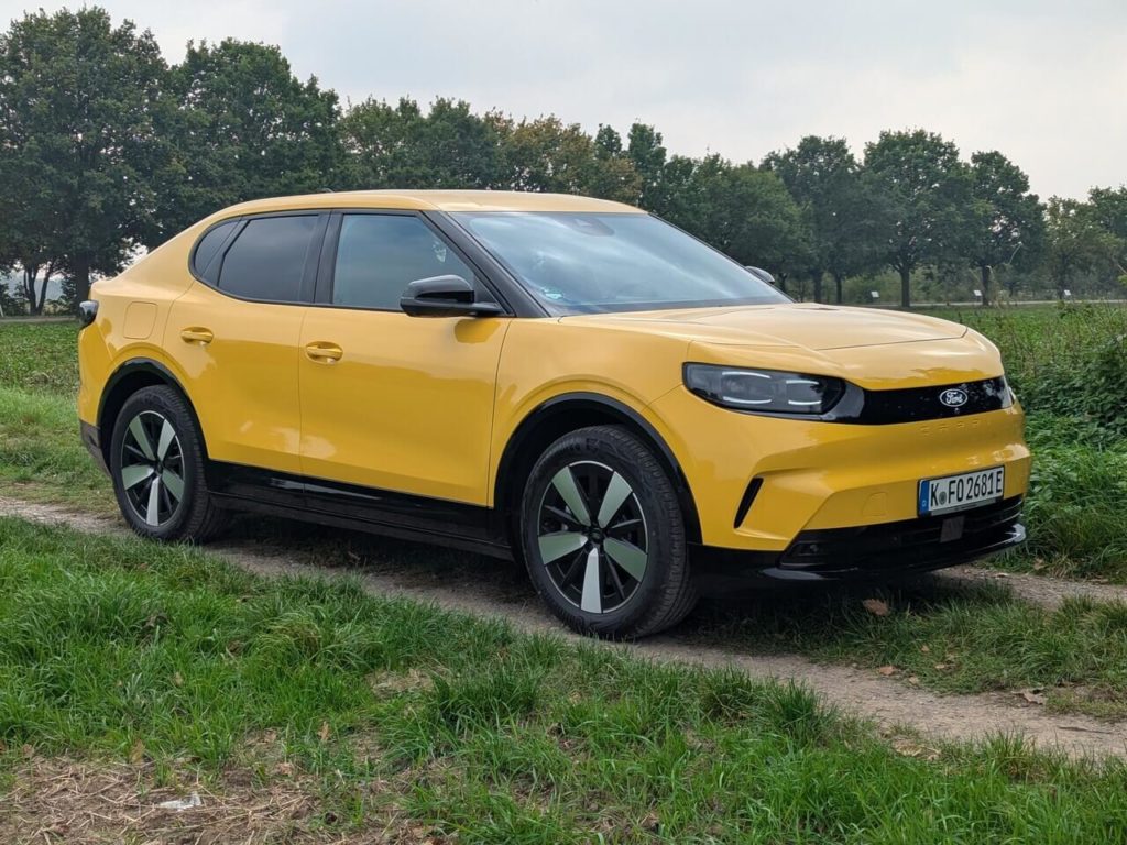 Ford Capri in der Lackierung Vivid Yellow, PN4LS (gelbe Unilackierung)