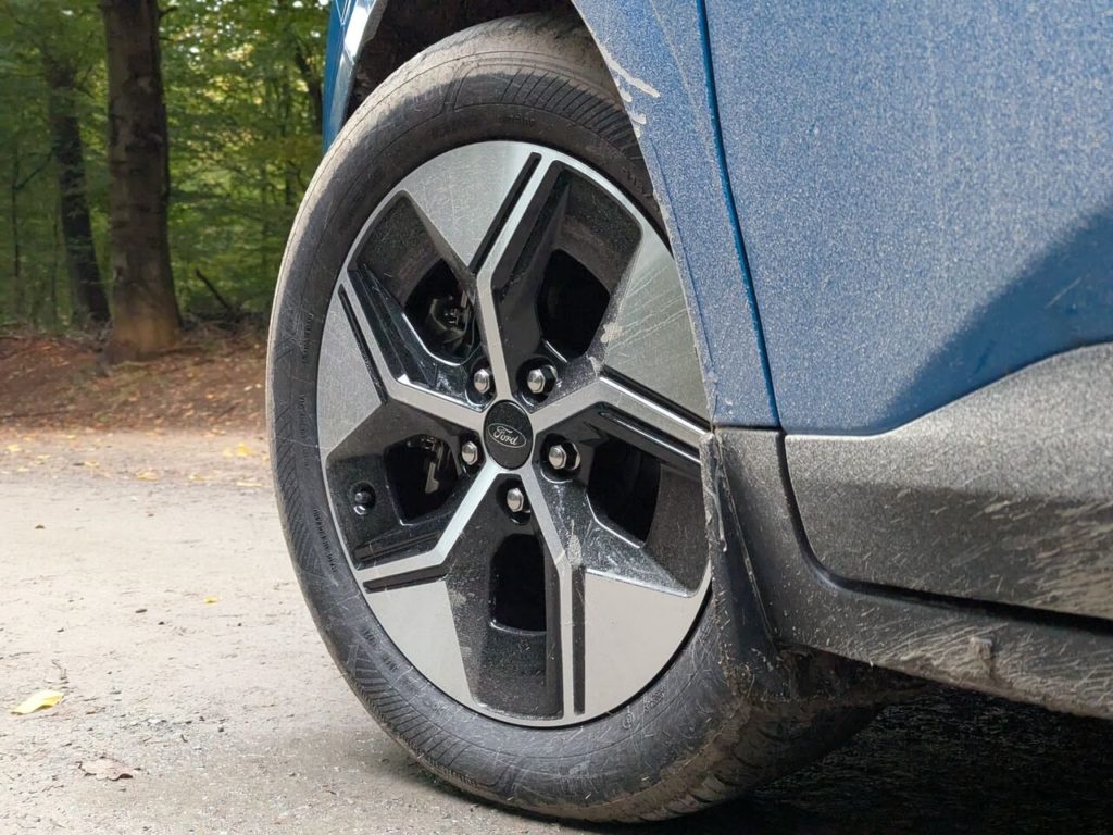 17 Zoll Leichtmetallräder (glanzgedreht) im 5-Speichen-Design - Ford E-Transit Courier "Limited" 215/55 R17