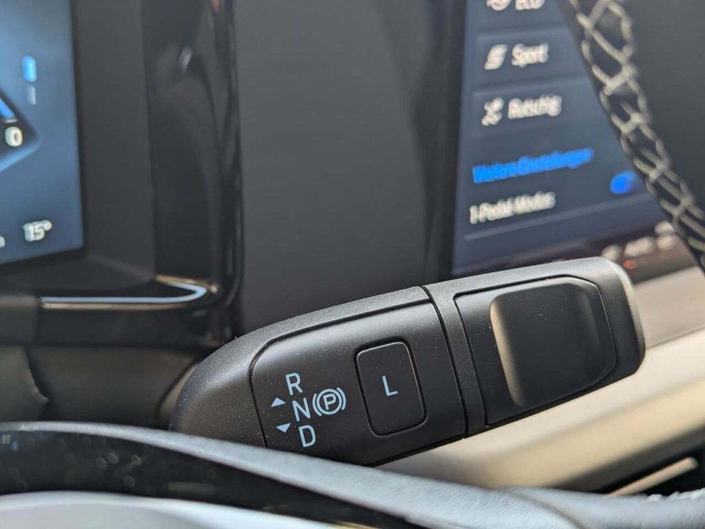 Fahrprogramme am rechten Lenkstockhebel. L-Fahrmodus mit höherer Rekuperation.