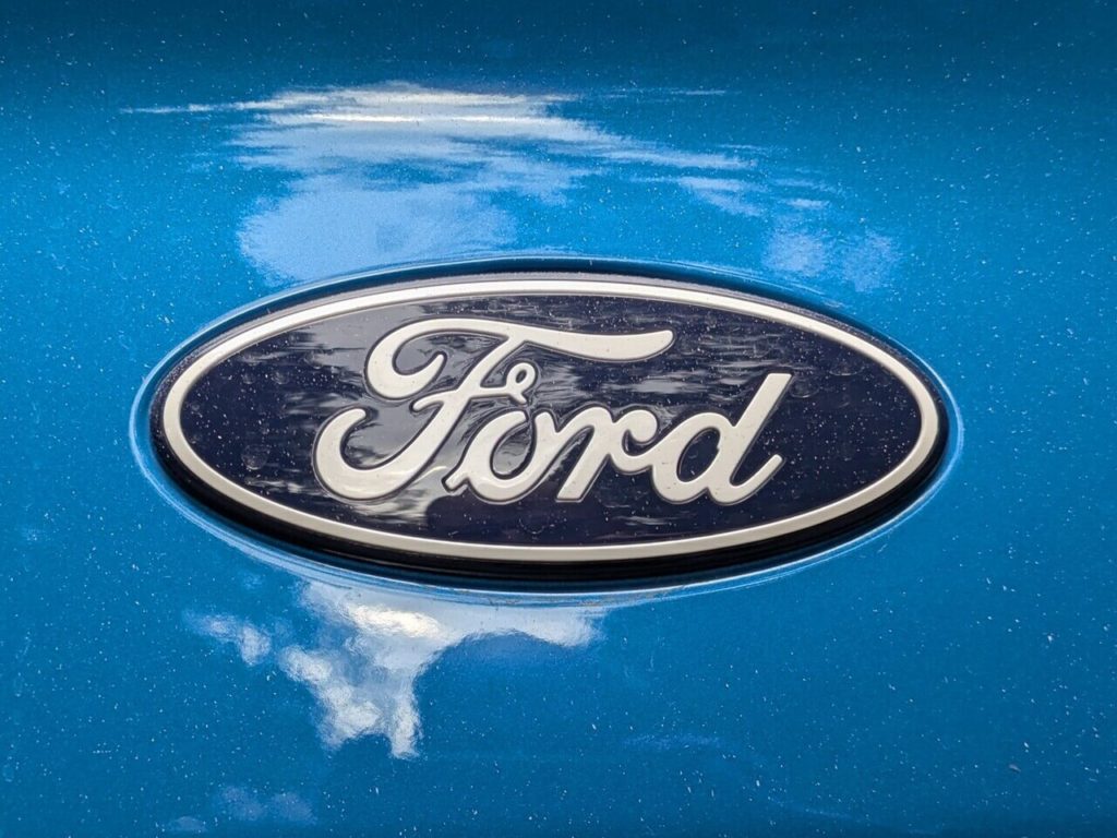 Metallic-Lackierung "Digital Aqua Blue Metallic" mit Bestell-Code "PN4KX"