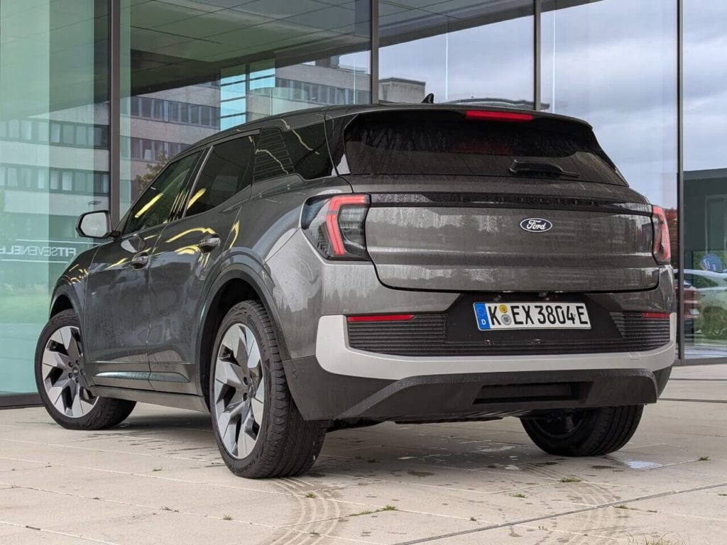 Ford Explorer Premium (2025) in der Lackierung Magnetic Grey Metallic (PN4DQ)