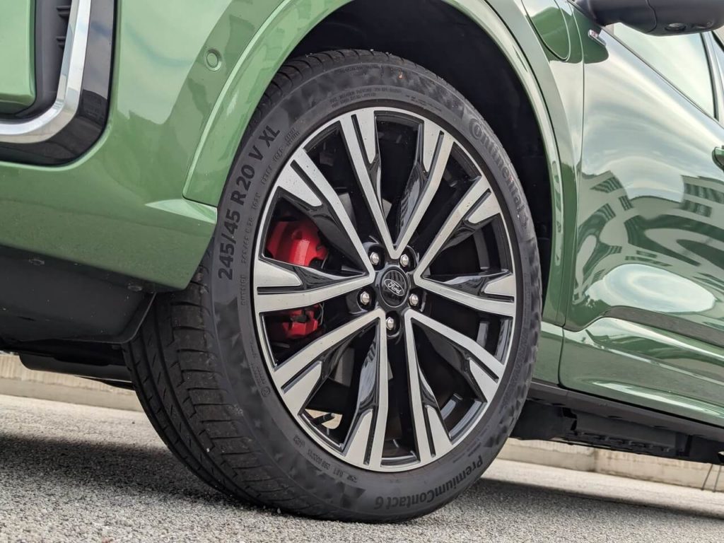 20 Zoll Felge D2FCX für den Ford Kuga in den Ausstattungslinien "ST-Line X" und "Active X" - 8 J x 20, 245/45 R20