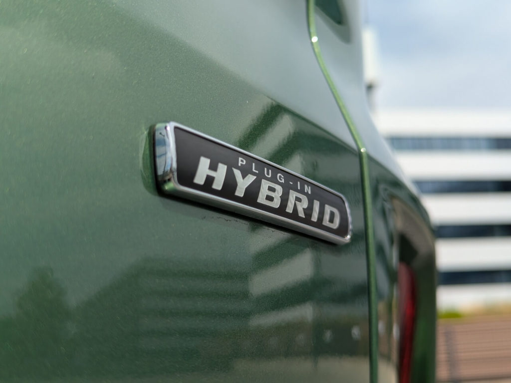 Ford Kuga PHEV: "Plug.in-Hybrid"-Emblem auf der Heckklappe