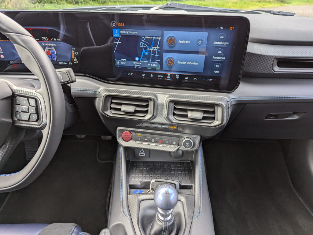 Titanblauer Schalthebel für 6-Gang-Schaltgetriebe (Tremec-Getriebe) und 13,2" Touchscreen mit Ford SYNC 4