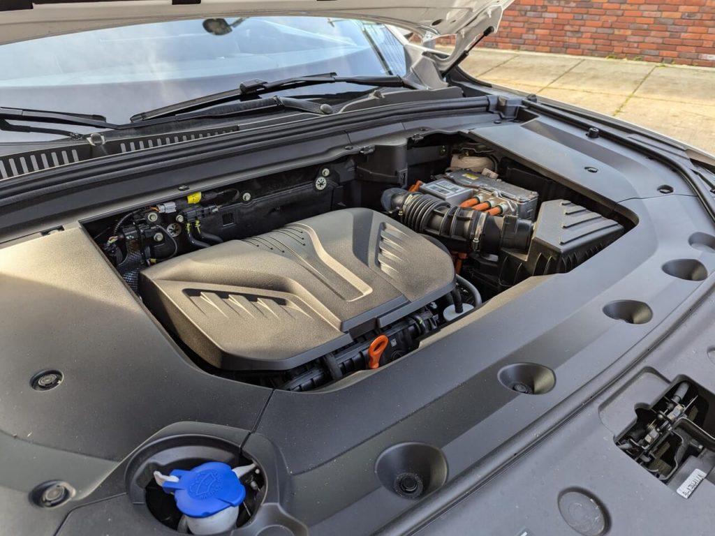 4-Zylinder Turbo-Benziner und 2 Elektromotoren: Der Allradantrieb im GWM Wey 05 hat eine Systemleistung von 350 kW (476 PS).