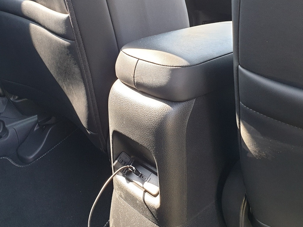 USB-Anschlüsse (2x) für die Rücksitze, Executive