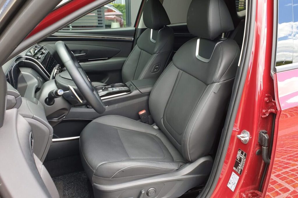 Fahrersitz mit elektrischer Sitzverstellung im Hyundai Tucson Prime (Leder)