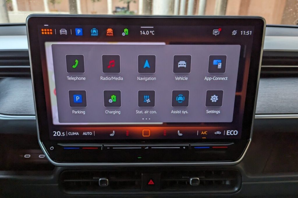 Apps mit Fahrzeugfunktionen beim neuen MIB4 Infotainmentsystem mit 12,9 Zoll Touchscreen