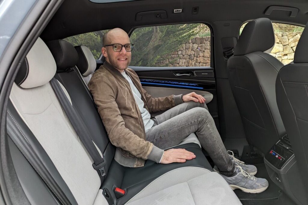 Daniel Przygoda im Volkswagen ID.7 Tourer: Rücksitzbank mit viel Beinfreiheit