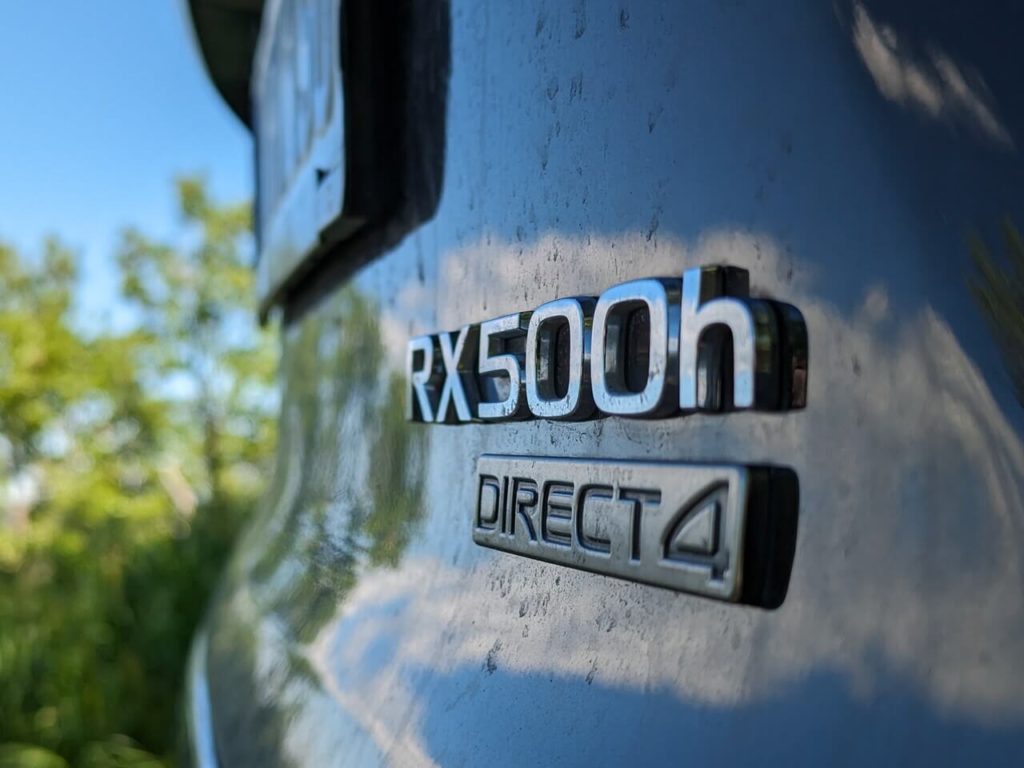 RX 500h DIRECT4 Emblem auf dem Heckdeckel