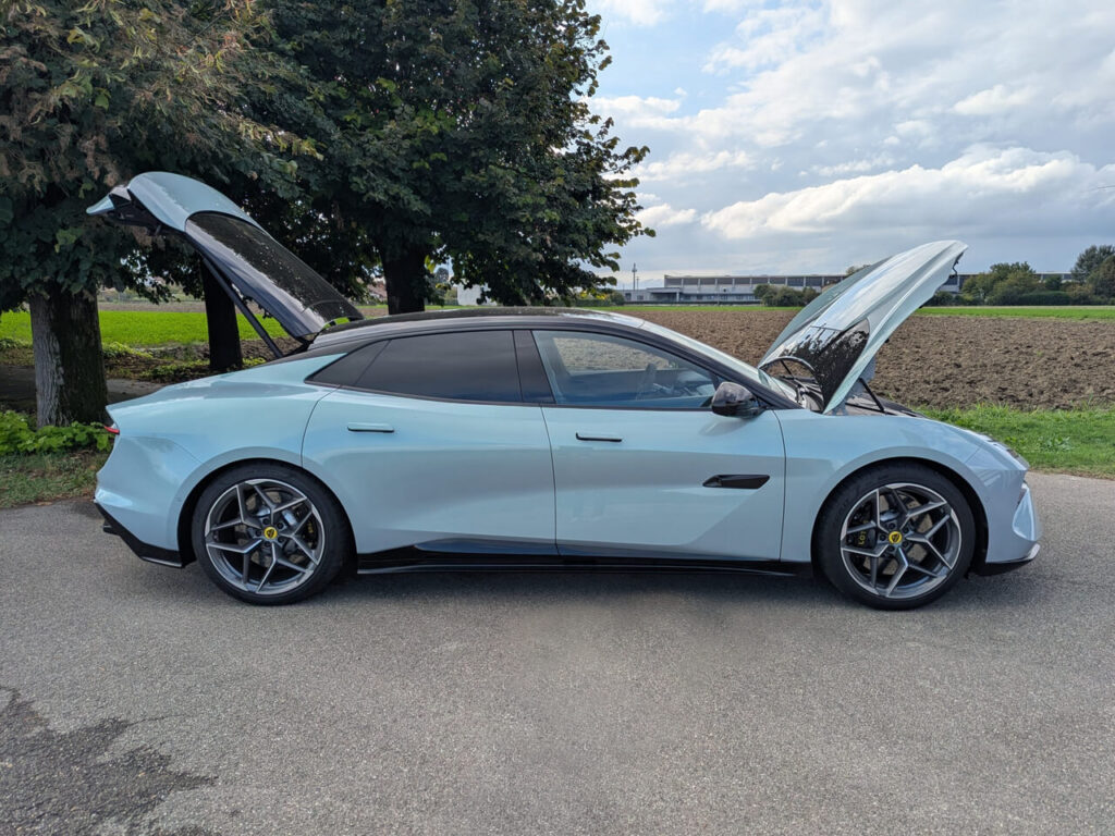 Lotus Emeya: Gran Turismo Fließheck-Limousine mit 5,14 Außenlänge.