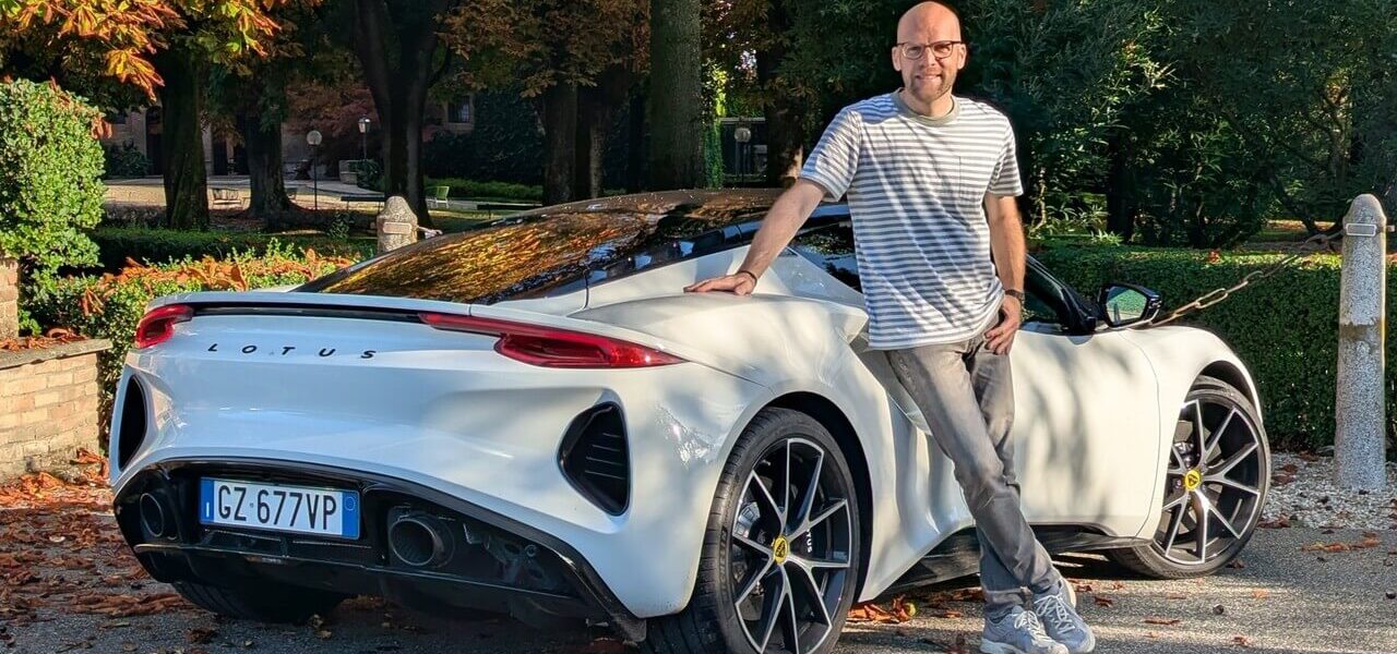 Mittelmotor-Sportwagen Lotus Emira Turbo SE - mit 4-Zylinder Turbomotor mit 406 PS von AMG. Fahrbericht von Autojournalist Daniel Przygoda.