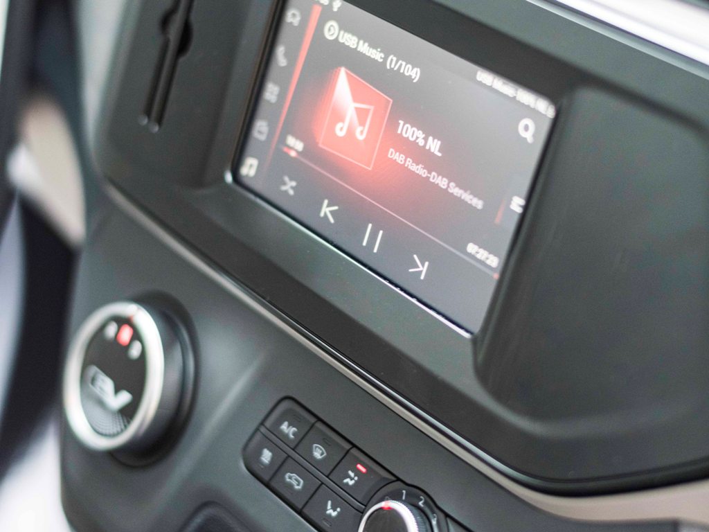 7 Zoll Touchscreen mit Apple CarPlay und Android Auto