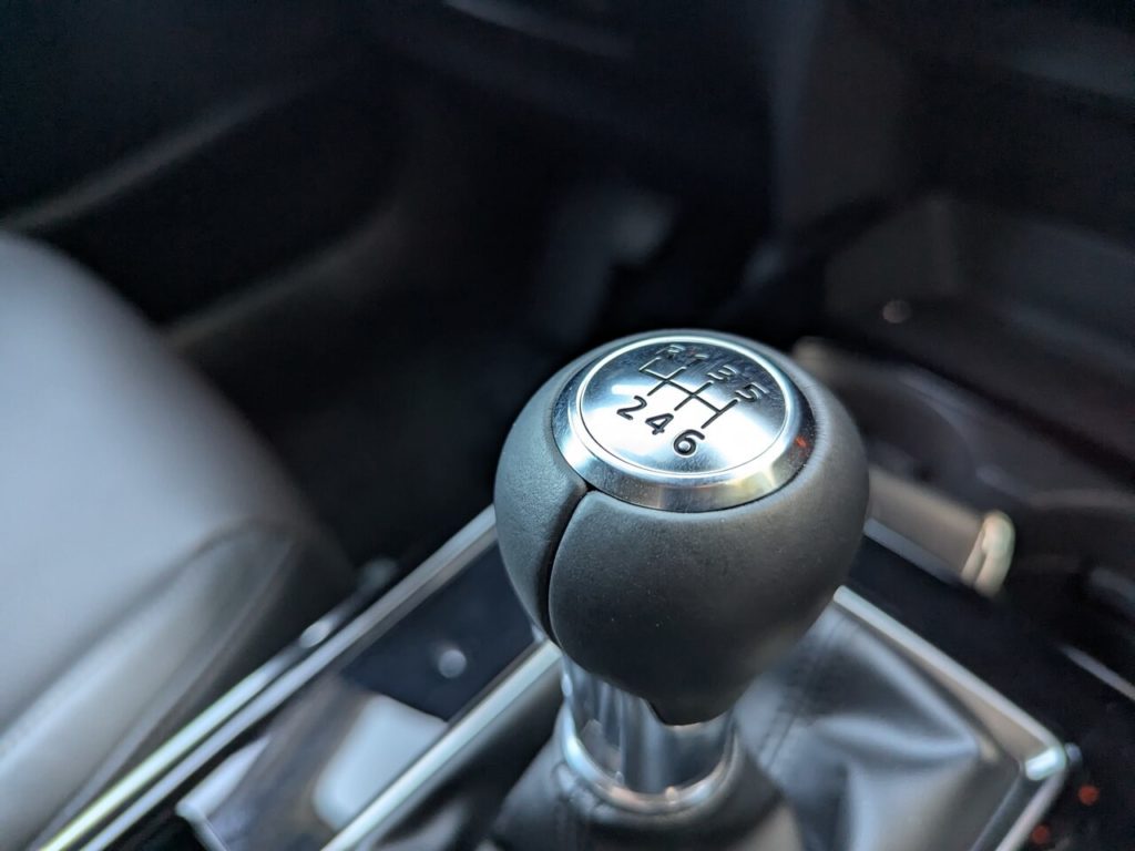 Mazda CX-30 2,5-Liter e-Skyactiv G 140 mit 6-Gang Schaltgetriebe