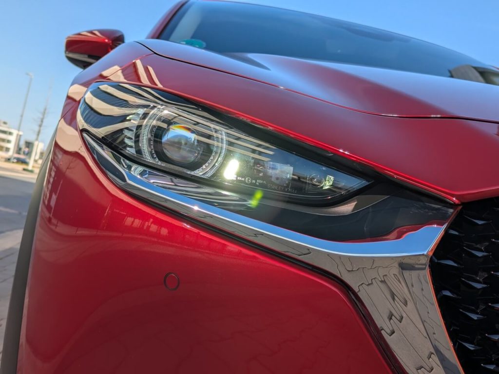 Scheinwerfer im Mazda CX-30: Matrix LED-Lichtsystem in der Ausstattungslinie Takumi.
