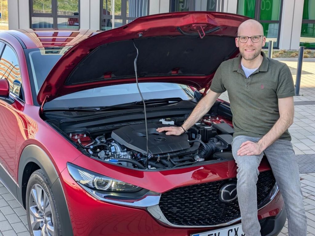 Mazda CX-30 mit neuem 2.5 Liter Skyactiv-Motor mit 140 PS, Modelljahr 2025. Testbericht von Auto-Journalist Daniel Przygoda.