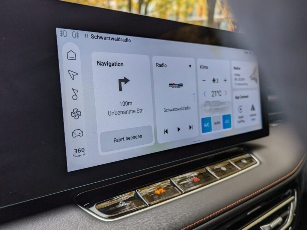 Übersichtliche Bedienoberfläche auf dem 12,3 Zoll Touchscreen des Infotainmentsystems im SAIC MG HS PHEV (2025)