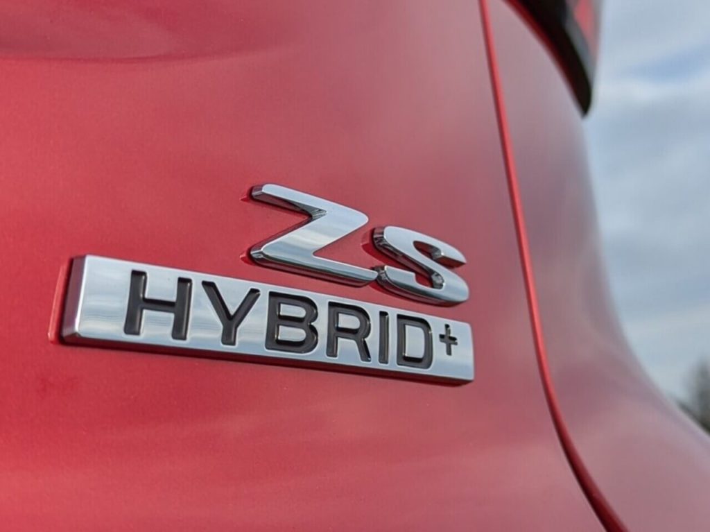 Modellbezeichnung auf der Heckklappe: "MG ZS Hybrid+"