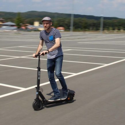 E-Scooter mit starkem Motor für viel Fahrspaß: Fahrbericht zum Micro Explorer von Daniel Przygoda