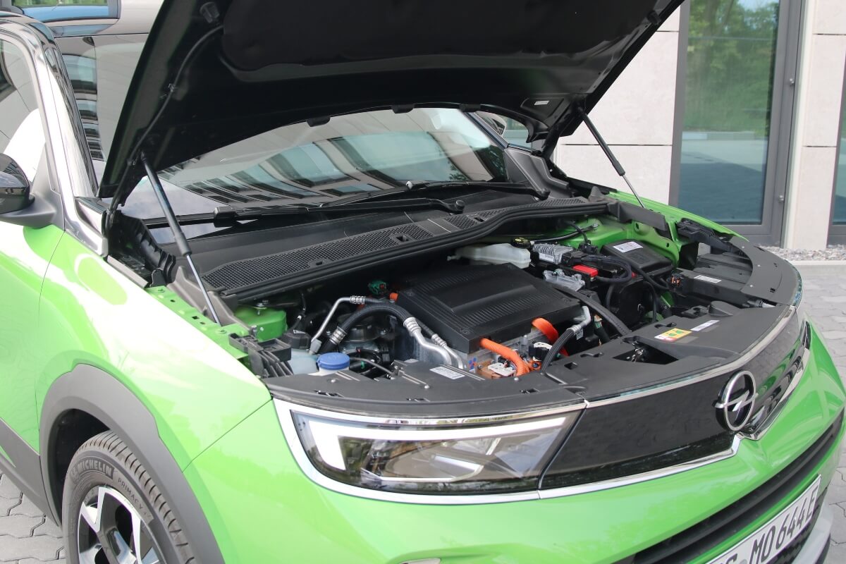 Opel Mokka-e 100 kW Elektromotor mit 50 kWh Lithium-Ionen-Batterie,