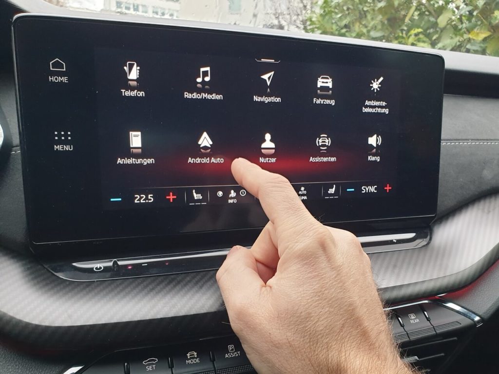 Android Auto und übersichtliche Menüstruktur im Infotainmentsystem des Škoda Octavia Combi RS