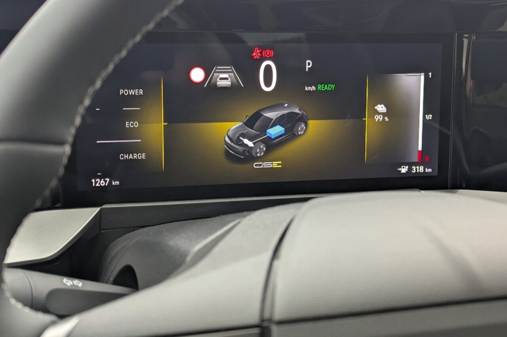 10 Zoll Digitaltacho: Das Kombiinstrument lässt sich individuell anpassen.