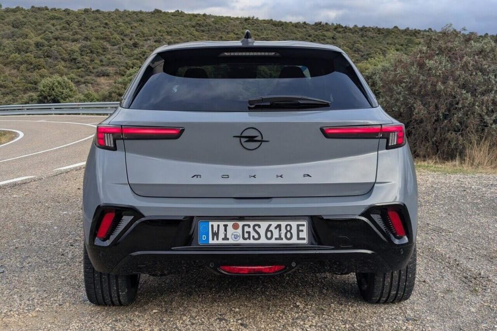 Heckansicht Mokka GSE in Kontrast-Grau Metallic