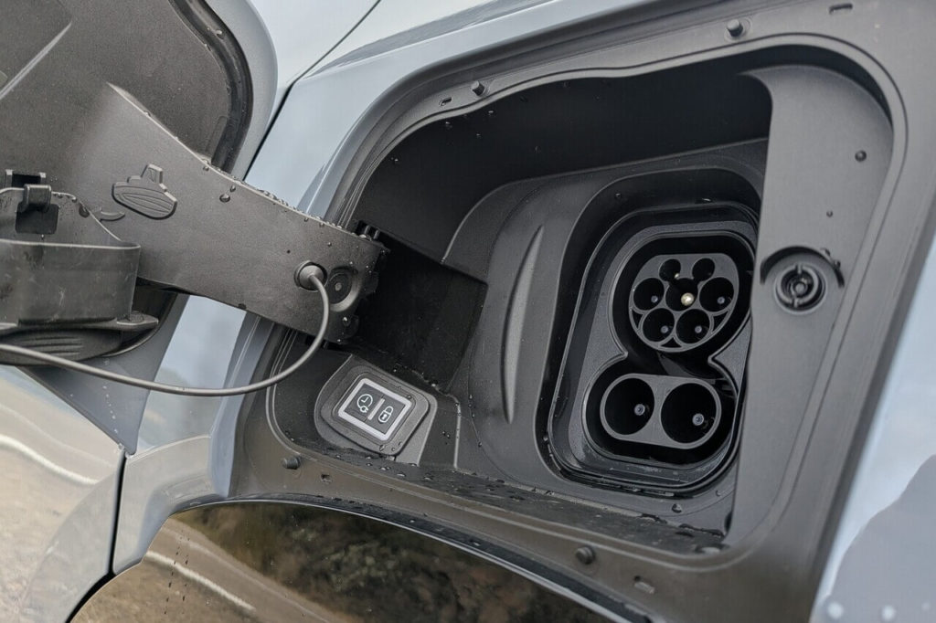 100 kW Ladeleistung (DC) und 3-phasiges AC-Laden mit 11 kW, LZ06