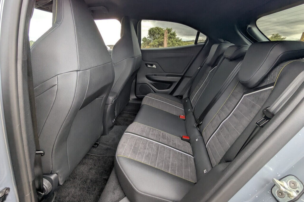 Rücksitzbank beim GSE mit Alcantara-Polstern