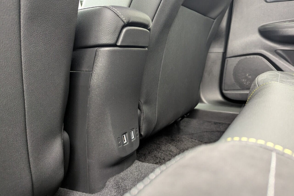 Lademöglichkeiten im Fond: USB Typ A und USB Typ C