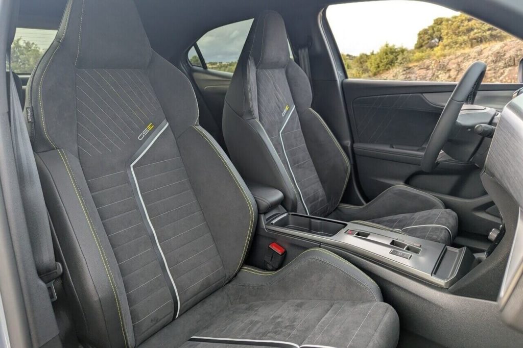 Beifahrersitz: Alcantara Performance-Sitz