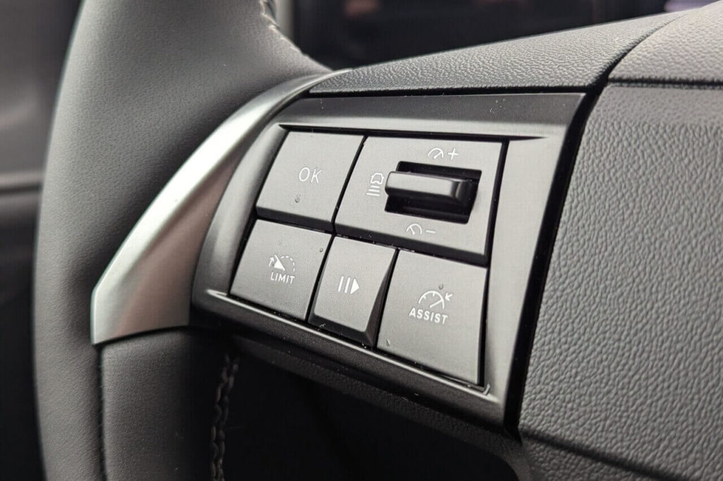 ZVKU - Multifunktionstasten am Lenkrad für die adaptive Geschwindigkeitsregelanlage.