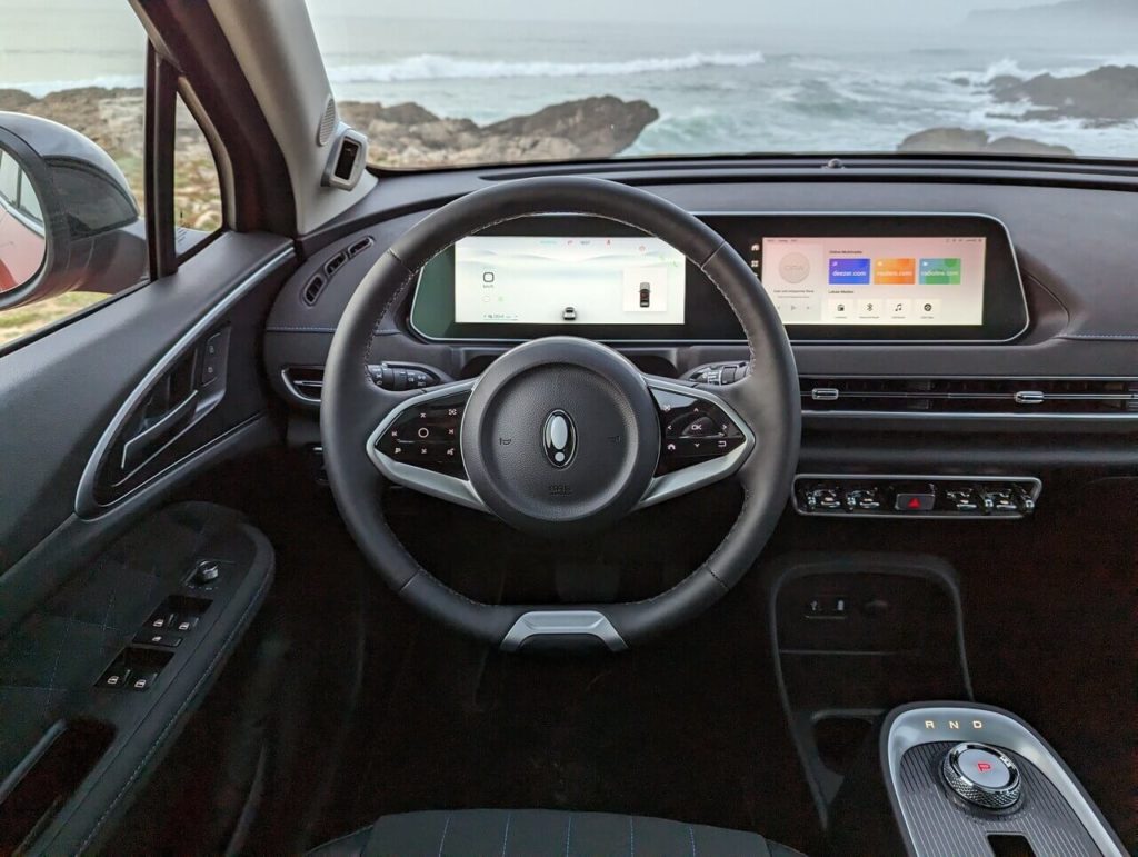 Multifunktionslenkrad und Digital-Cockpit mit 10,25 Zoll Display und Touchscreen