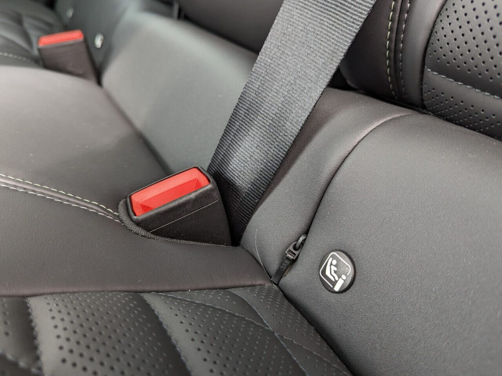 Isofix-Halterungen: Kindersitze befestigen im Peugeot E-3008 auf der Rücksitzbank