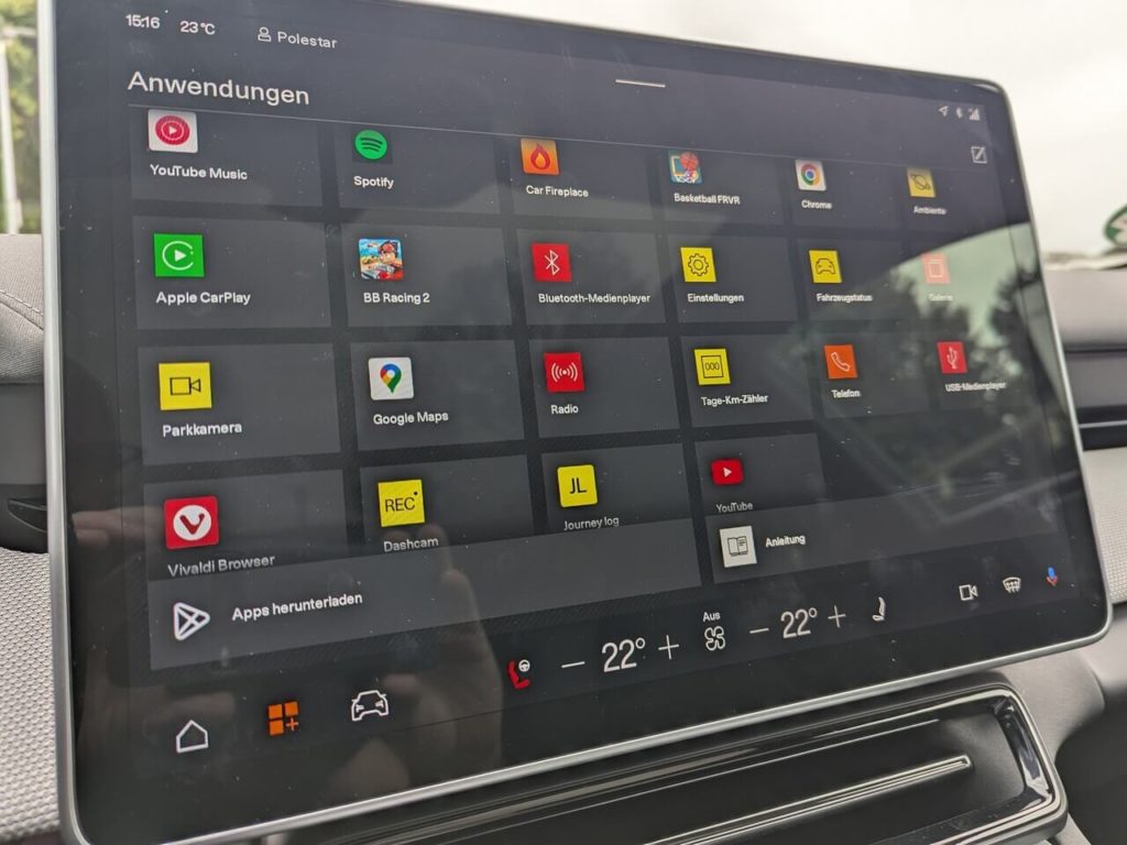 Auf dem Google-basierten Infotainmentsystem mit lassen sich verschiedene Apps/Anwendungen installieren.